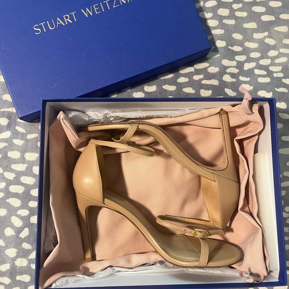 Stuart Weitzman heels size 8.